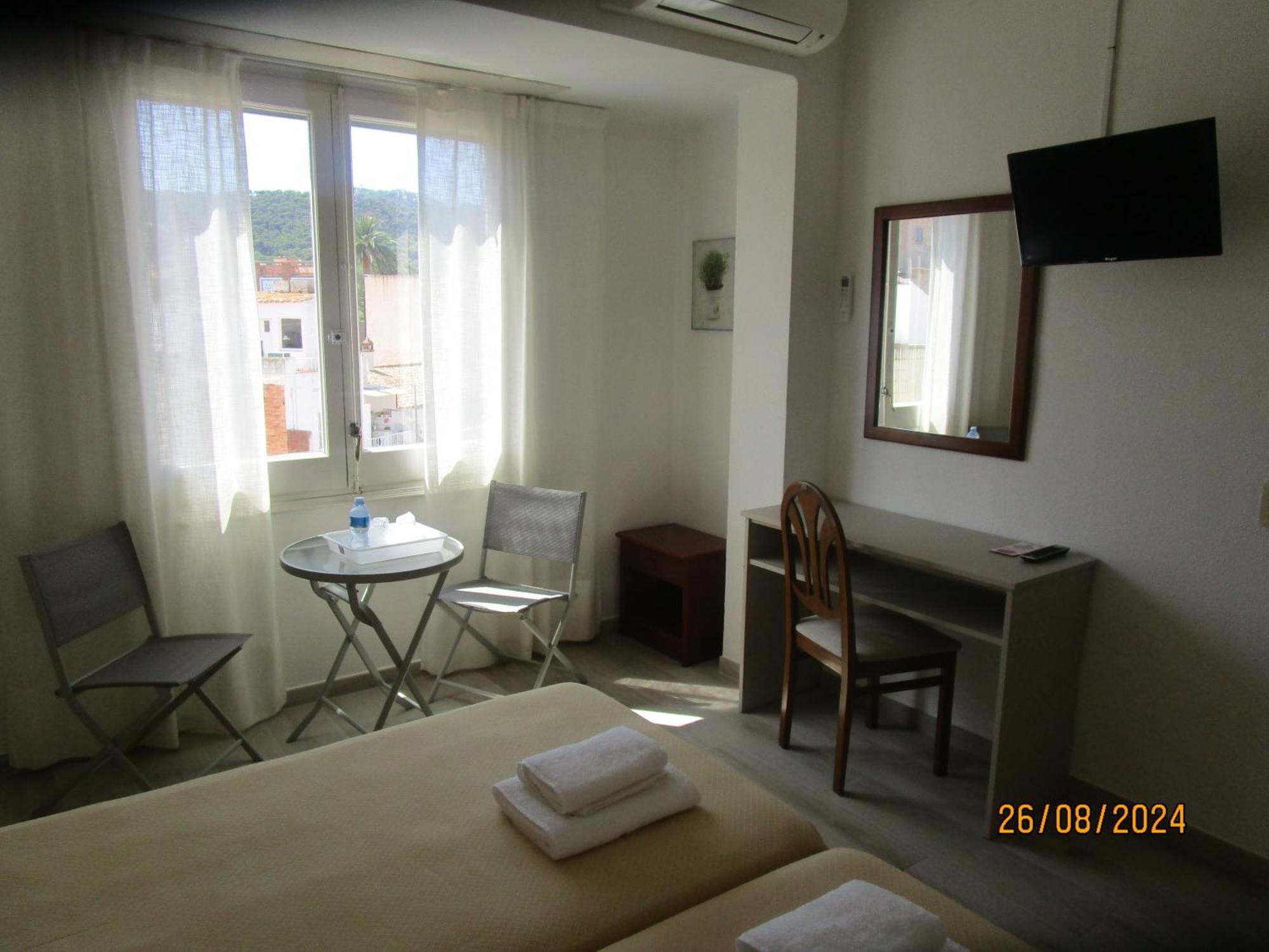 Hotel Apartaments Gesoria Porta Ferrada سان فيليو ذي غيشولس المظهر الخارجي الصورة