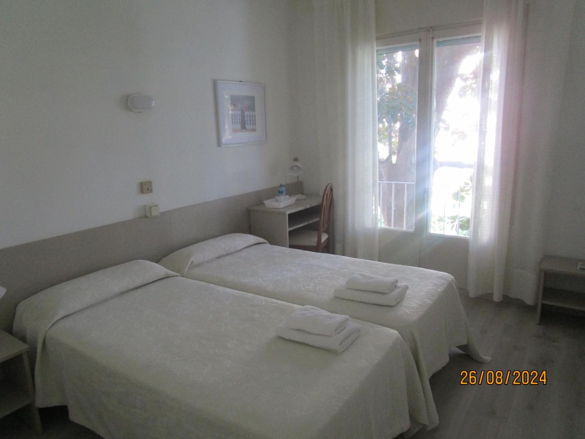 Hotel Apartaments Gesoria Porta Ferrada سان فيليو ذي غيشولس المظهر الخارجي الصورة
