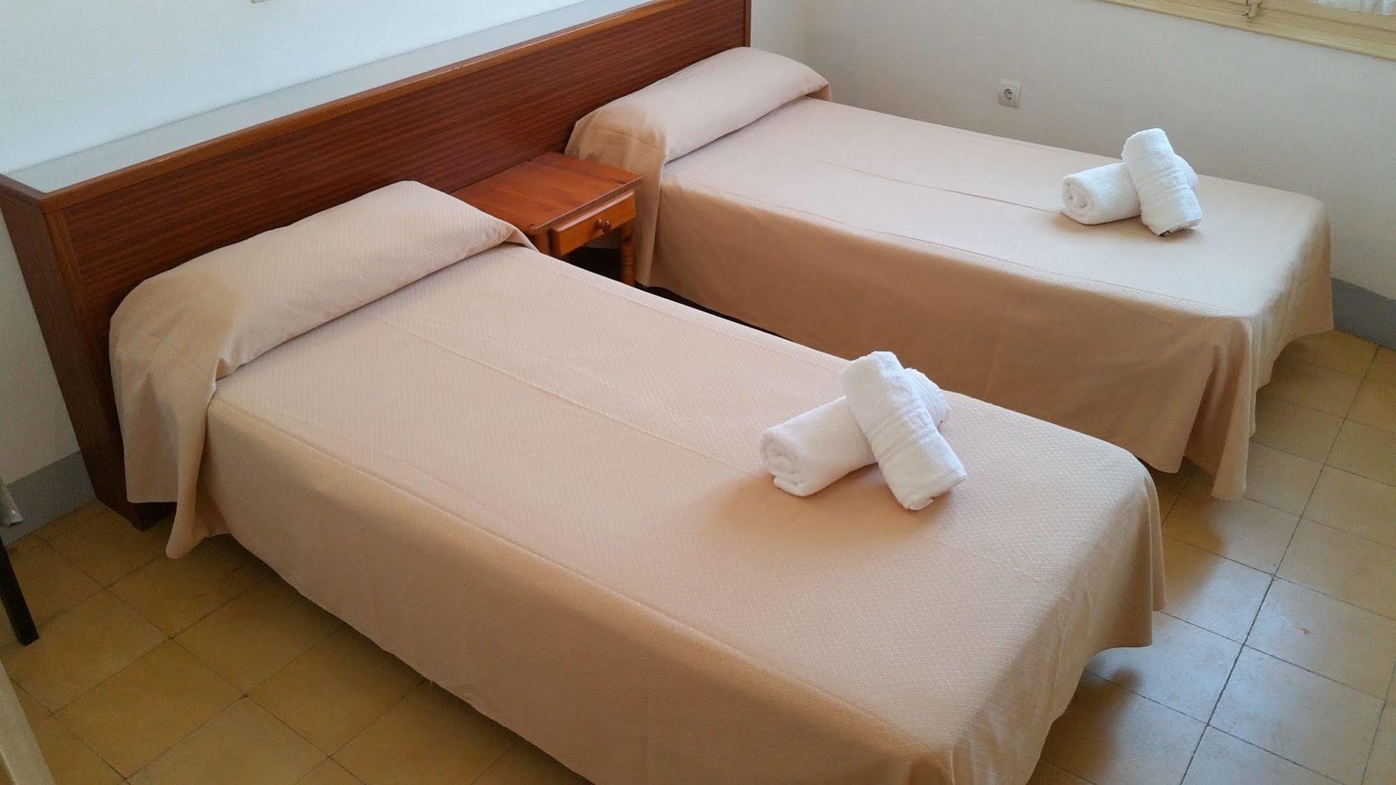 Hotel Apartaments Gesoria Porta Ferrada سان فيليو ذي غيشولس المظهر الخارجي الصورة