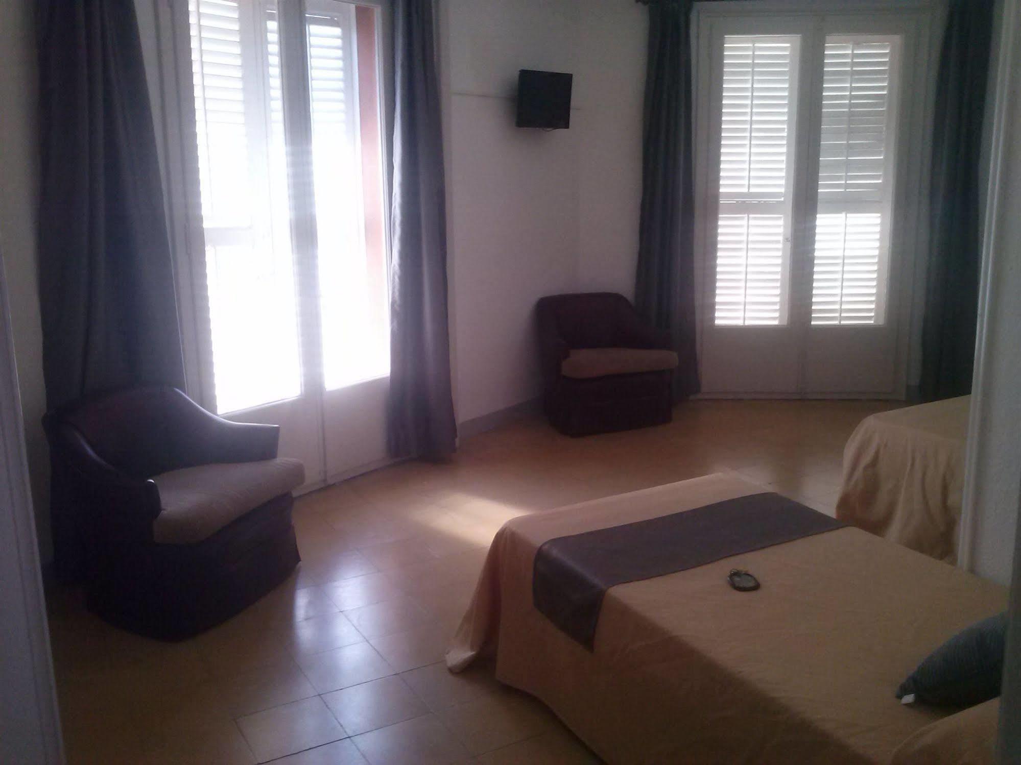 Hotel Apartaments Gesoria Porta Ferrada سان فيليو ذي غيشولس المظهر الخارجي الصورة